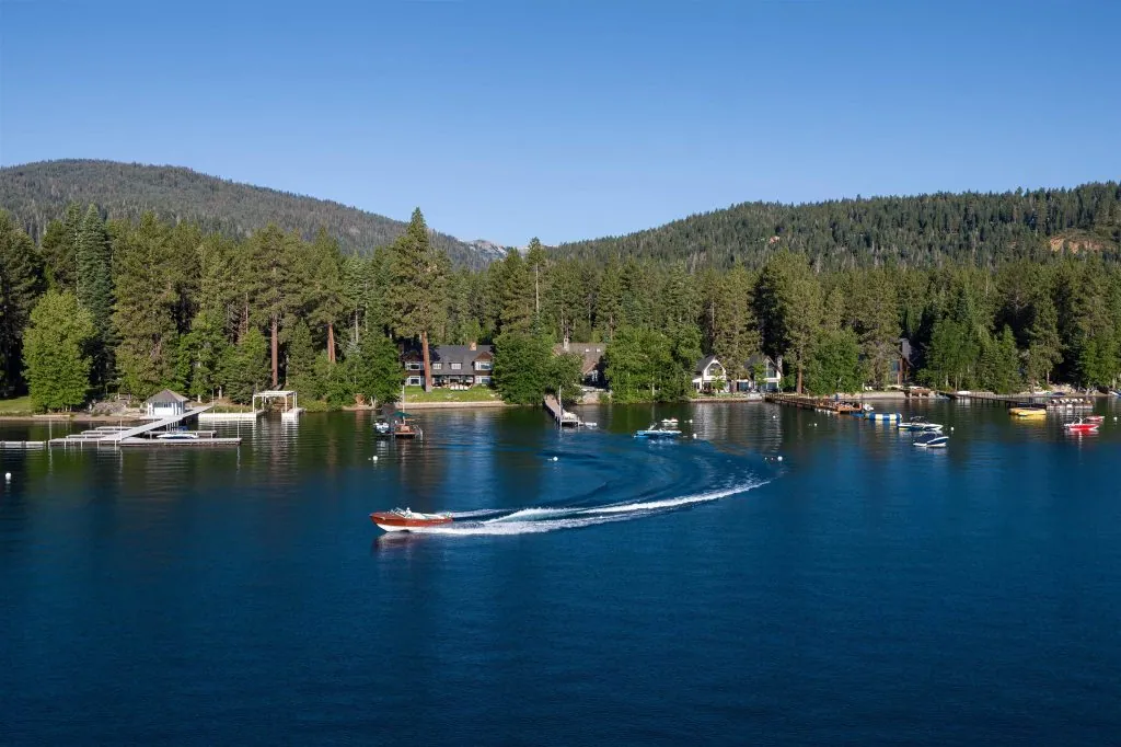 Shangri-La Lakefront photo 3