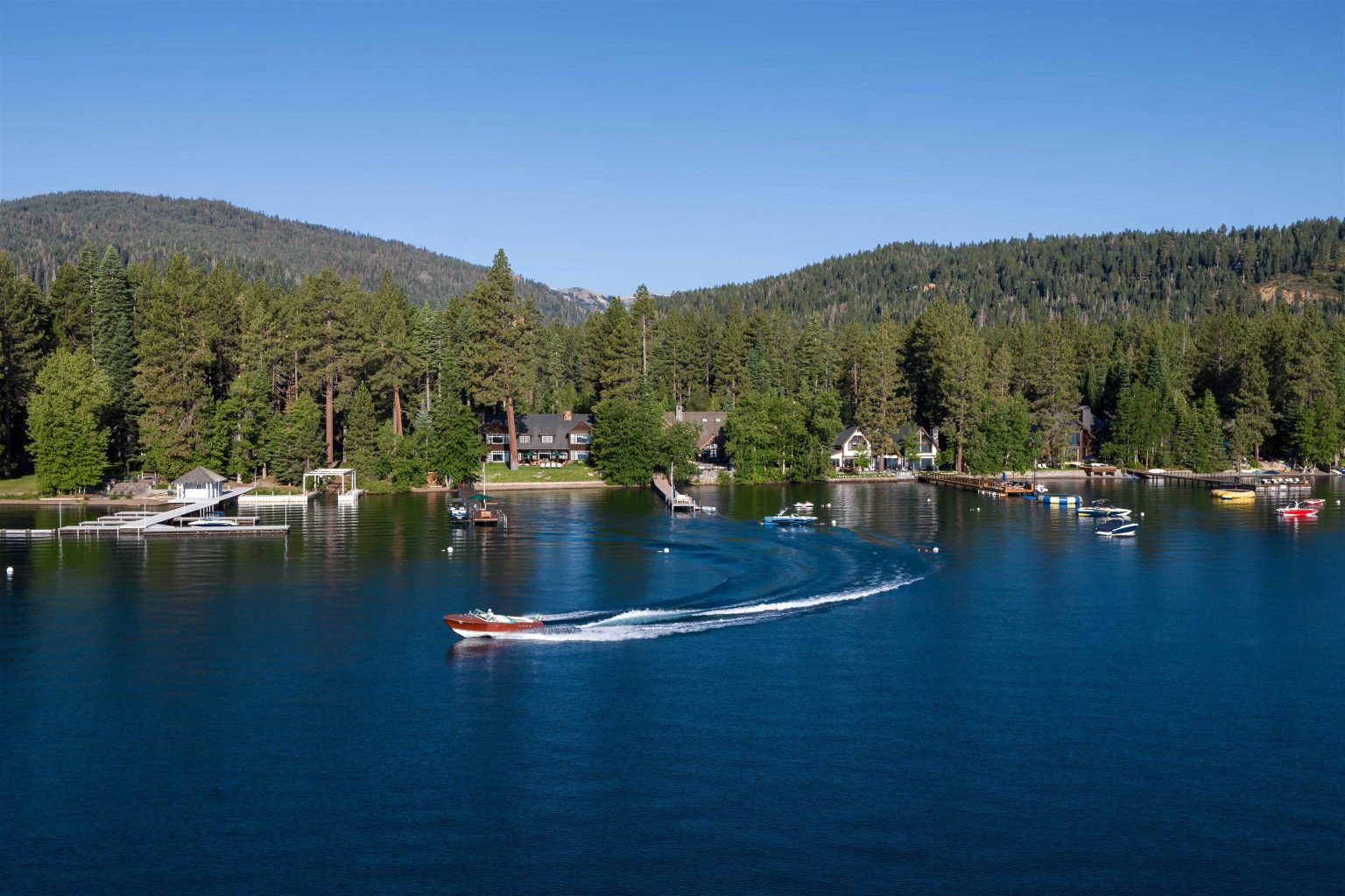 Shangri-La Lakefront photo 5