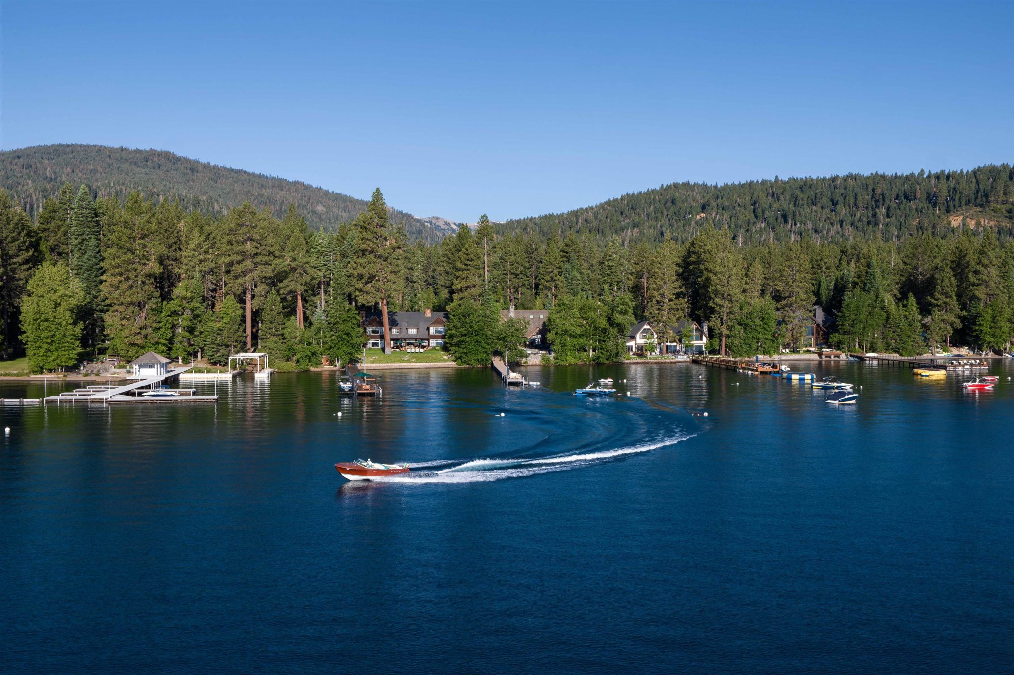 Shangri-La Lakefront photo 6
